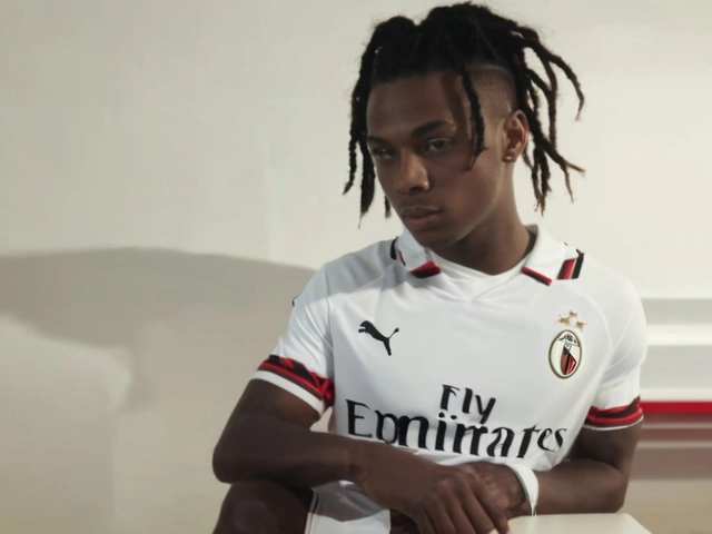 AC Milan Lança Nova Camisa Alternativa com Rafael Leão em Destaque